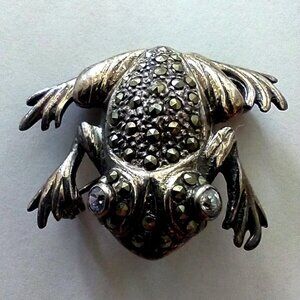 Vintage 925 Silver Frog Brooch Marcasite Studded - Translucent Gemstone Eyes
